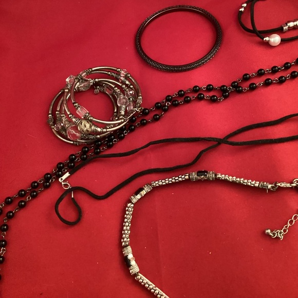 Gold tone silver tone necklaces and bracelets lot - Picture 6 of 6